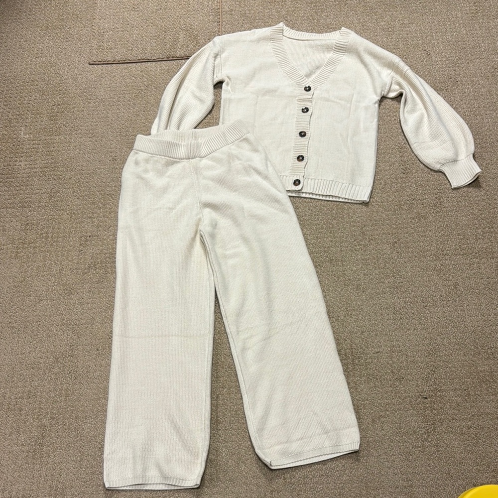 NWOT Woman’s two piece knit cardigan and pants set